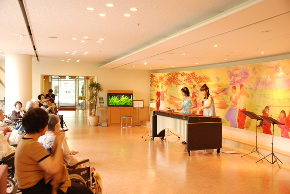 2013.5.5 壁画前　マリンバ